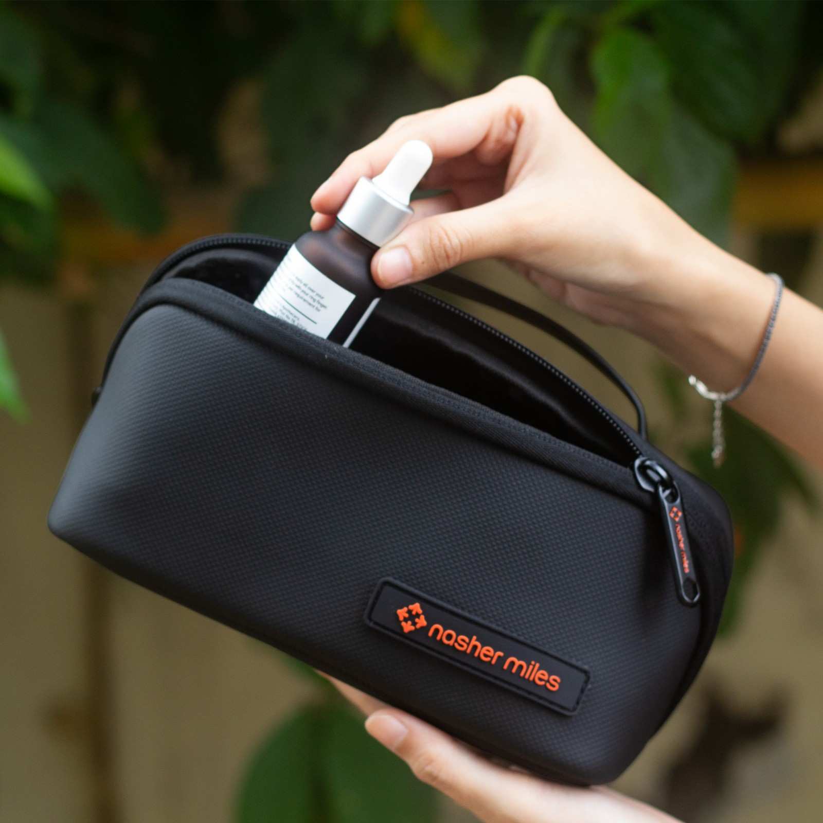 Dock Toiletry Kit - Image 6